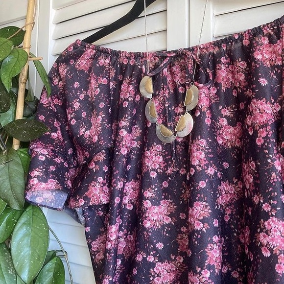 Vintage cottagecore off the shoulder blouse - Picture 2 of 3